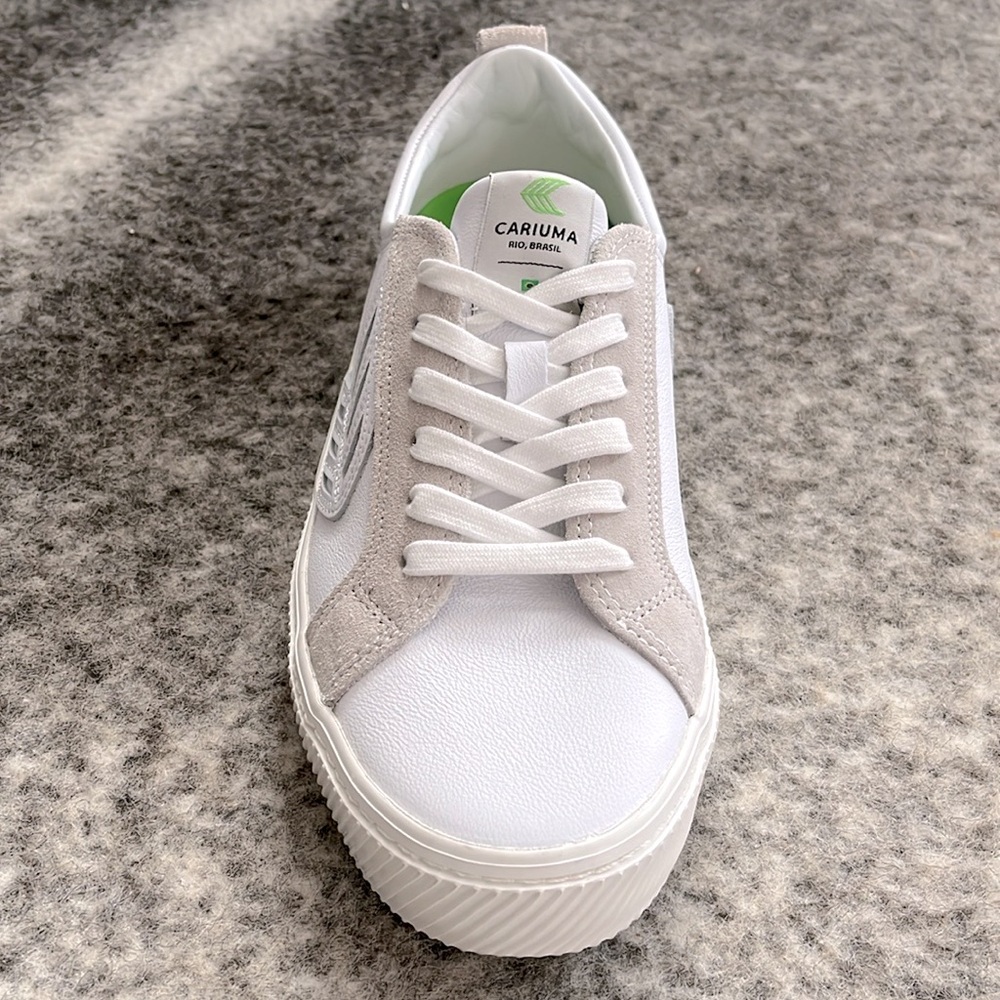 Cariuma Men’s CATIBA Low Off White Leather & Ice Suede Sneaker - Picture 4 of 11